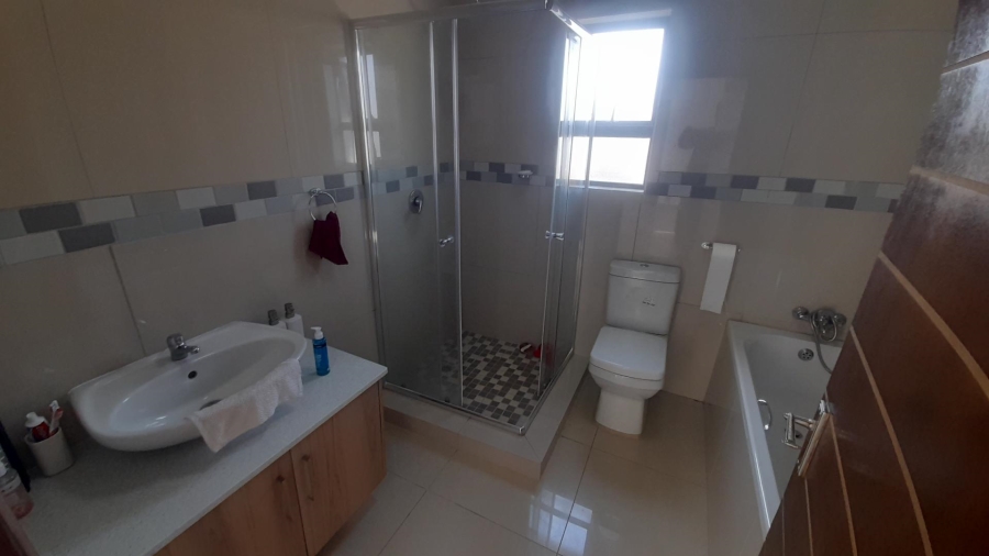 3 Bedroom Property for Sale in Gateway Manor North West